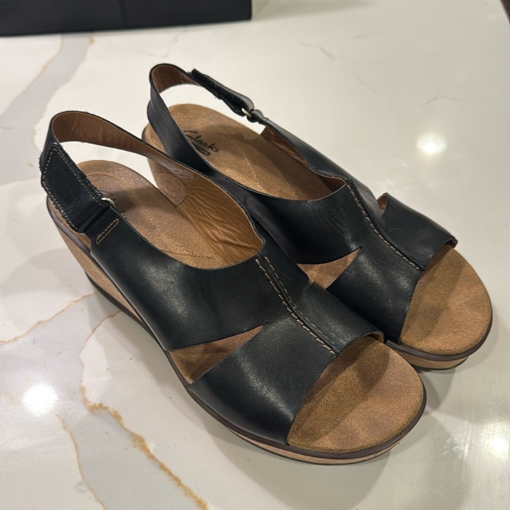 Clarks Rosamund Dune Black Leather Wedge Cork Sandals Size 11 EUC